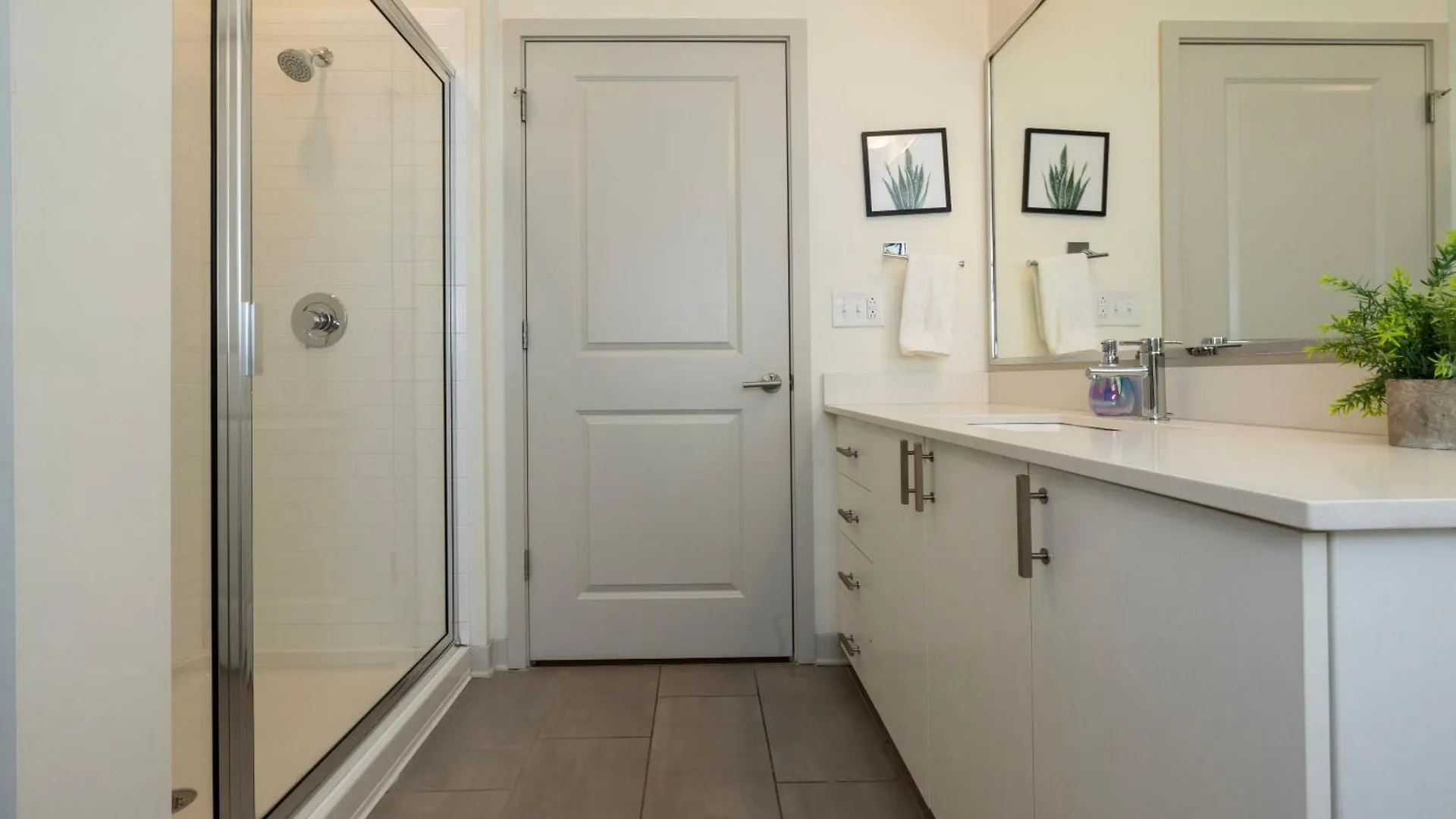 Modern Nulu 2Br Cozysuites 01 Louisville