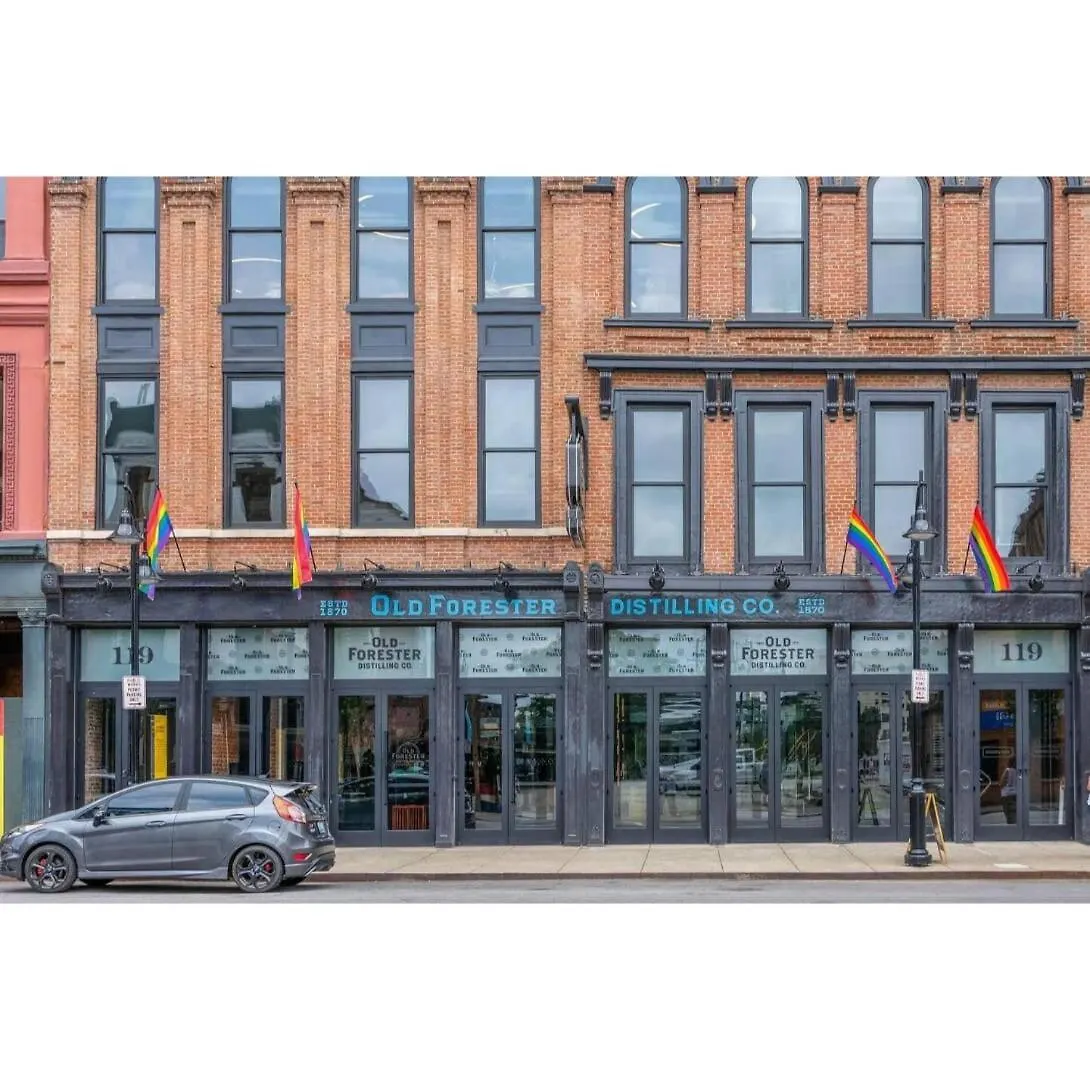 Apartment Modern Nulu 2Br Cozysuites 01 Louisville