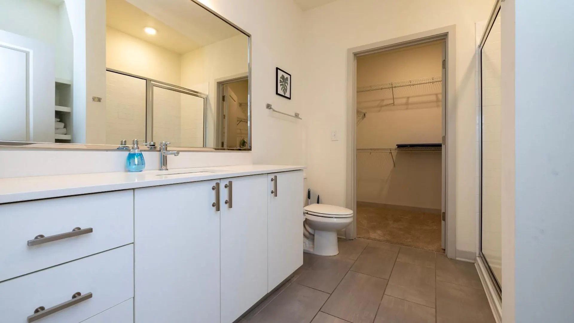 Modern Nulu 2Br Cozysuites 01 Louisville