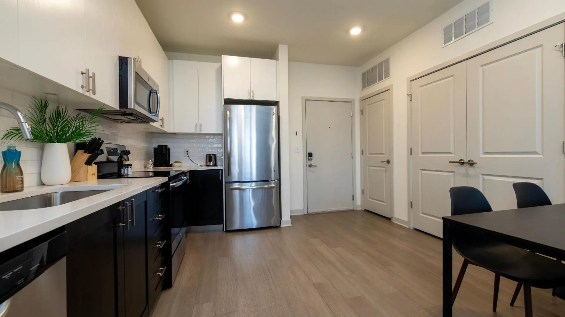 Apartment Modern Nulu 2Br Cozysuites 01 Louisville United States