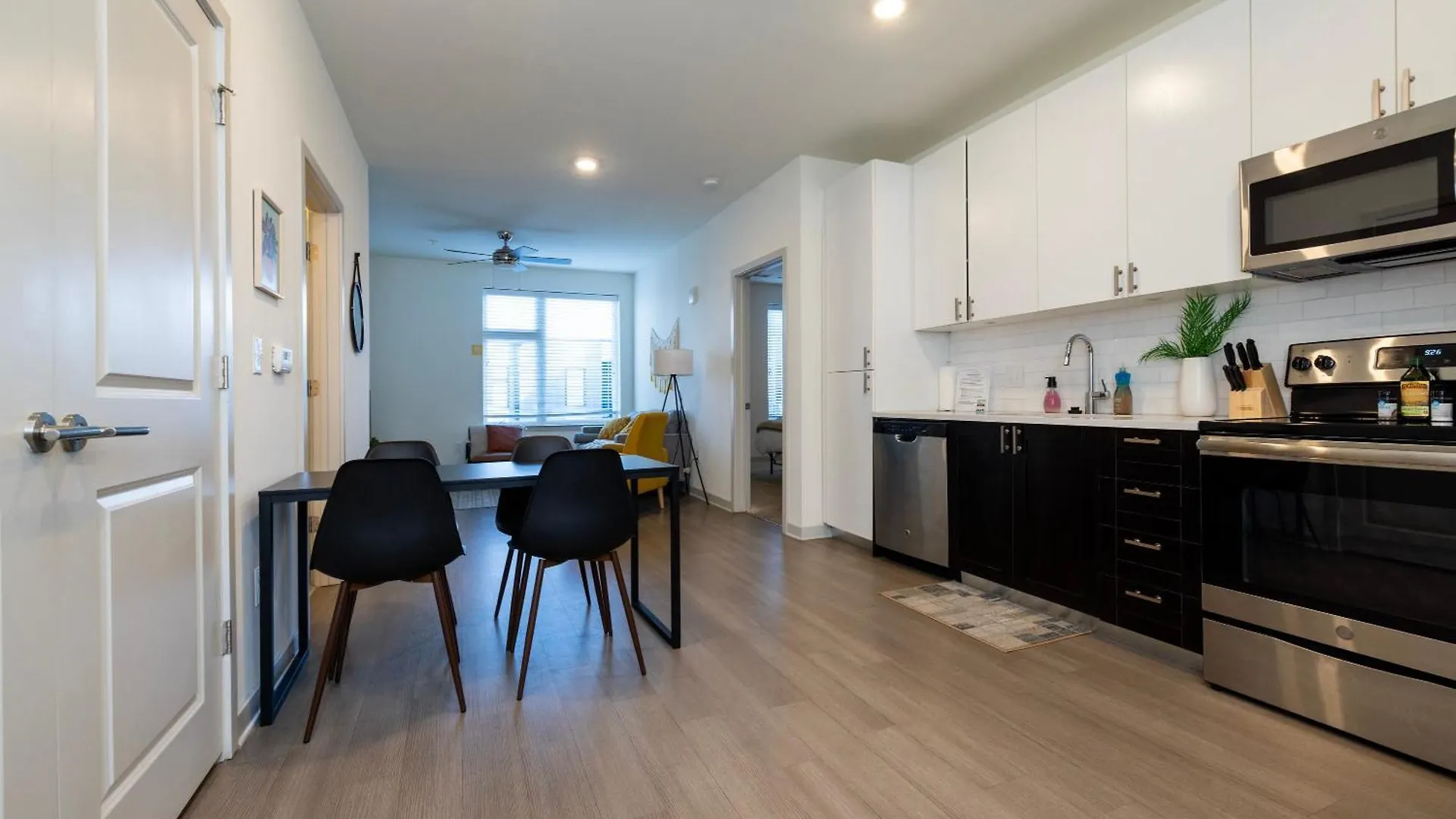 Modern Nulu 2Br Cozysuites 01 Louisville